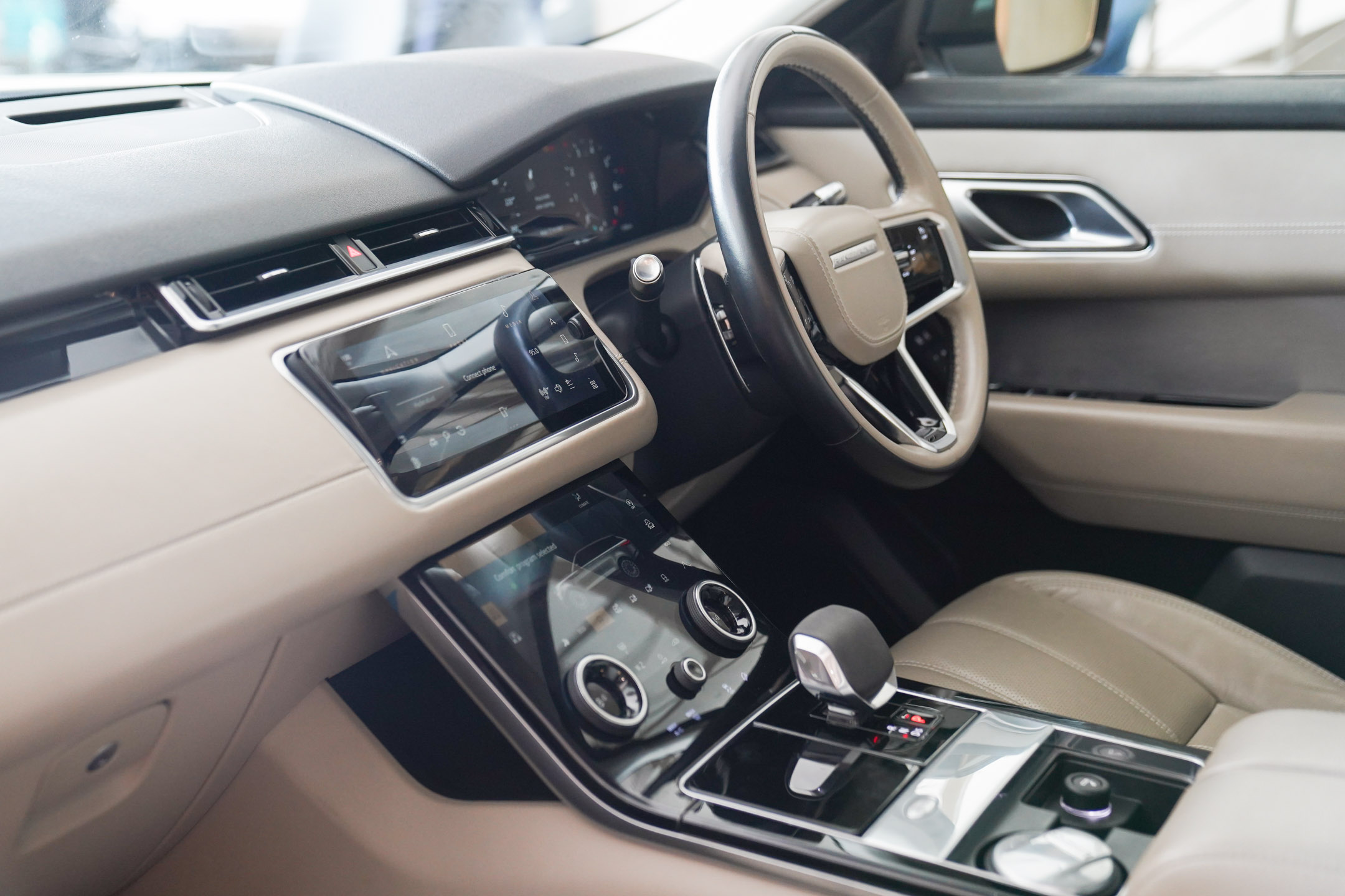 RANGE ROVER VELAR P250 R DYNAMIC S