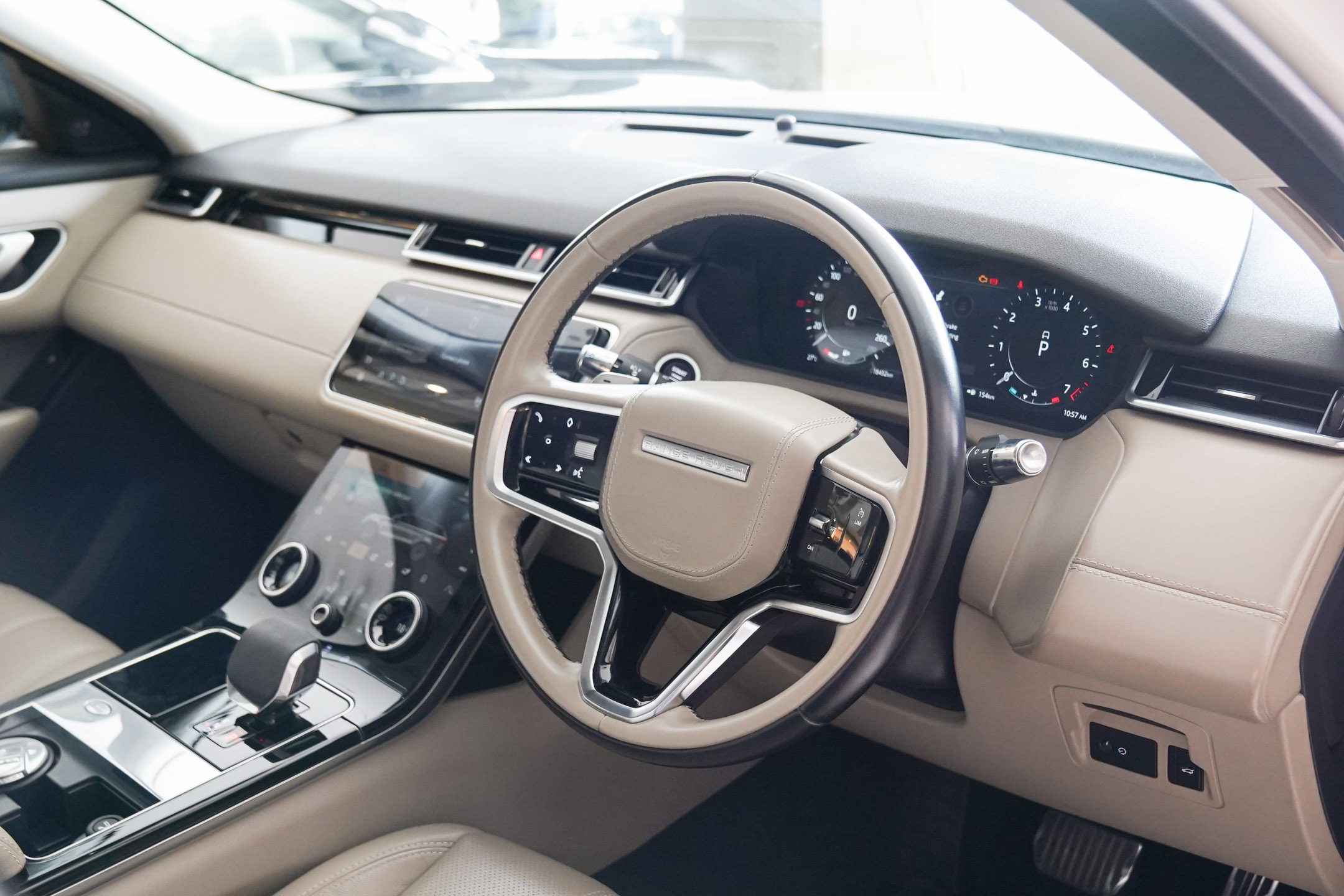 RANGE ROVER VELAR P250 R DYNAMIC S