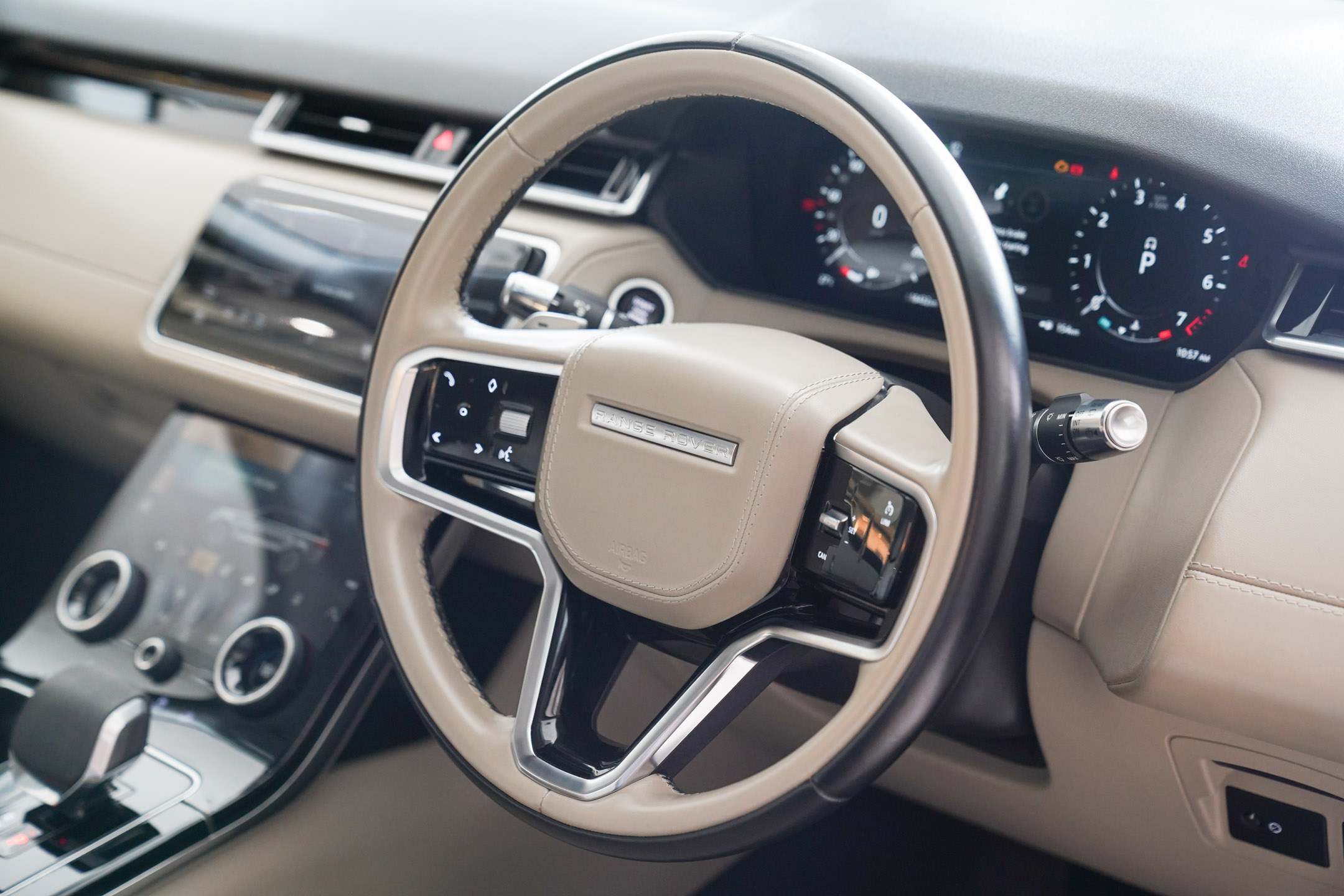 RANGE ROVER VELAR P250 R DYNAMIC S