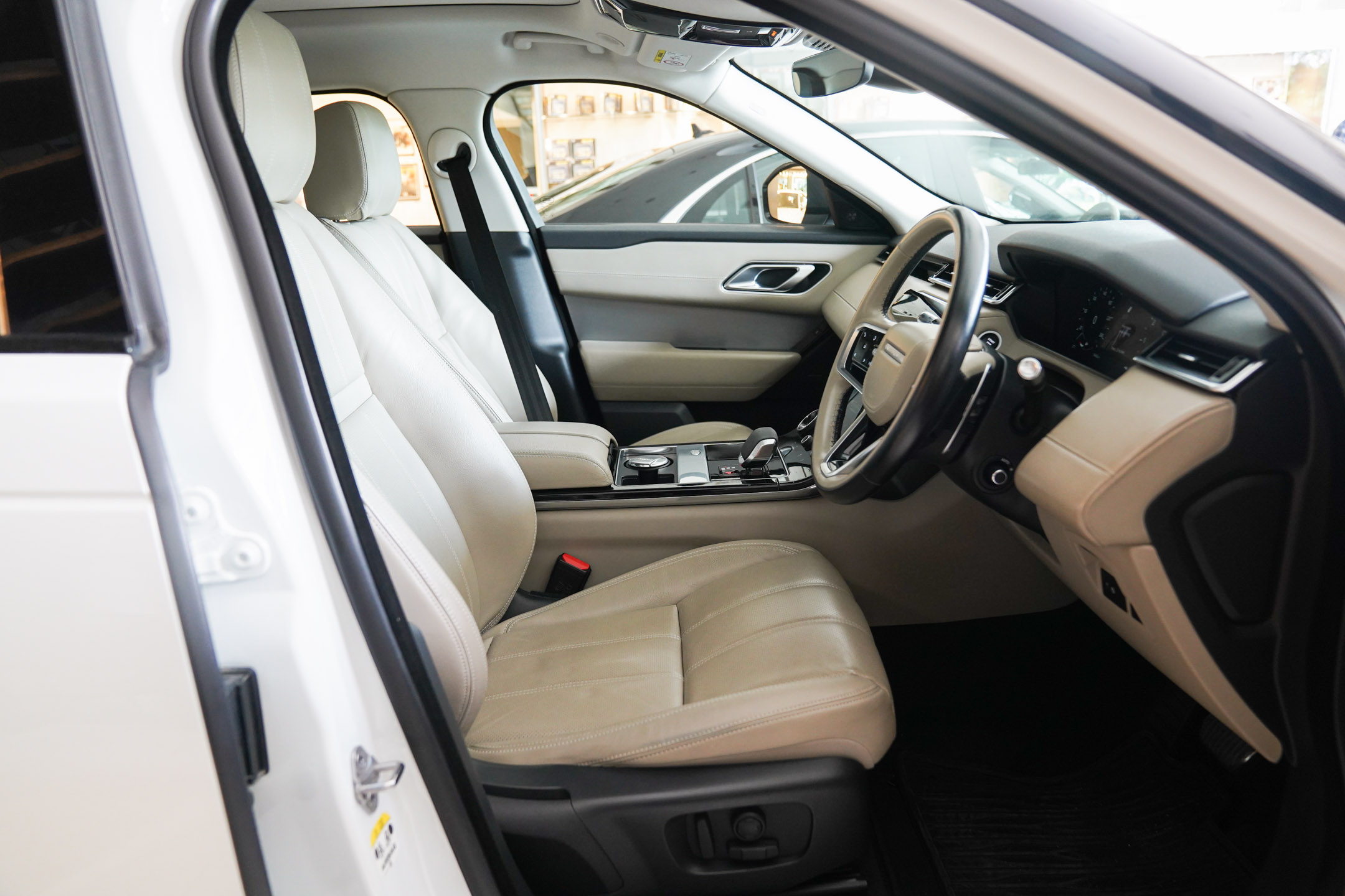 RANGE ROVER VELAR P250 R DYNAMIC S