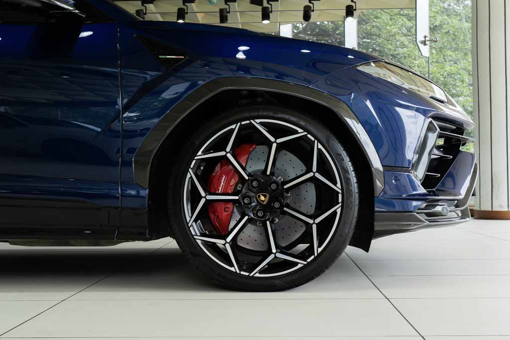 LAMBORGHINI URUS PERFORMANTE