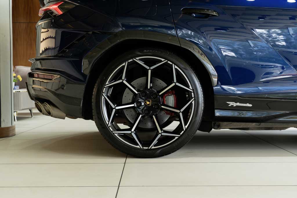 LAMBORGHINI URUS PERFORMANTE