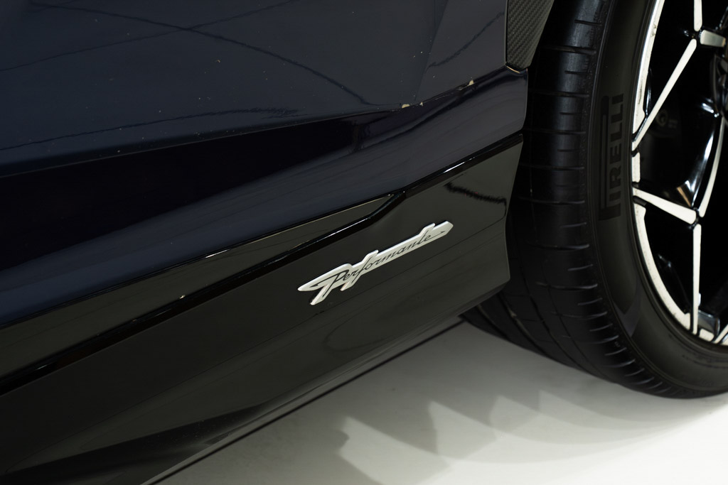 LAMBORGHINI URUS PERFORMANTE