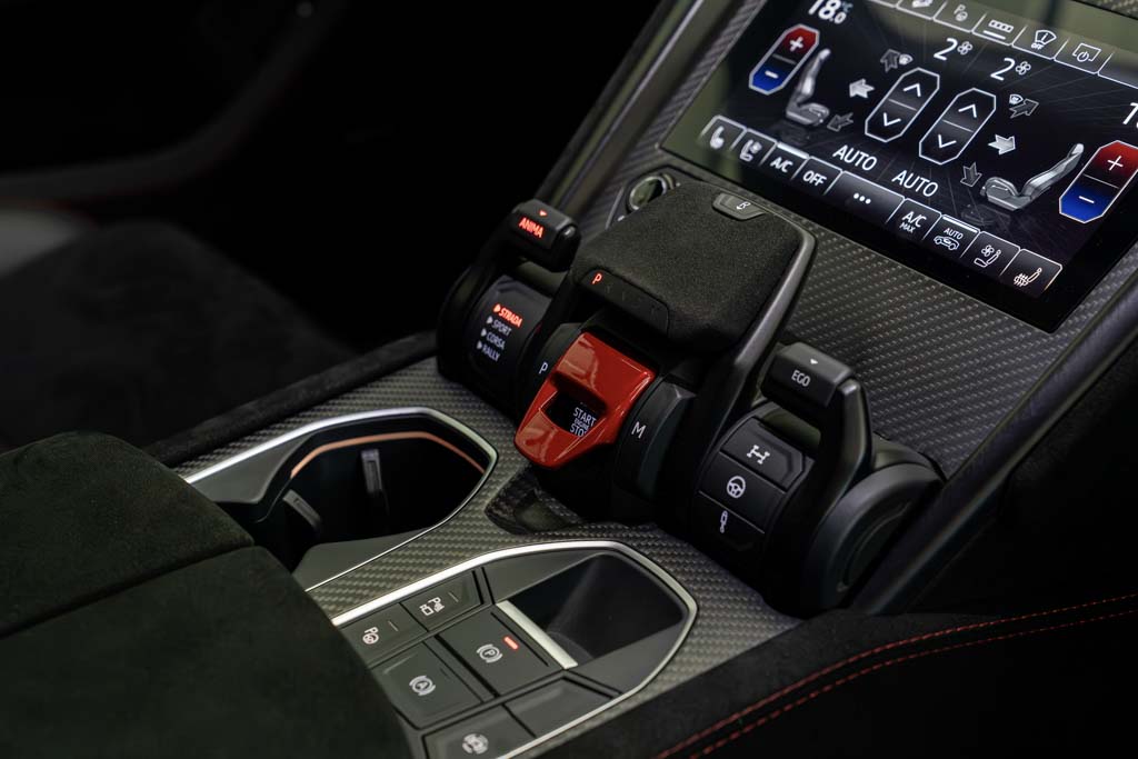 LAMBORGHINI URUS PERFORMANTE