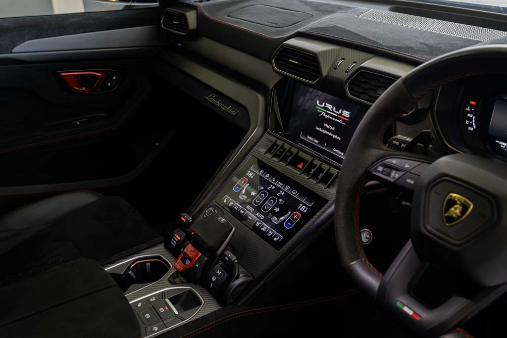 LAMBORGHINI URUS PERFORMANTE