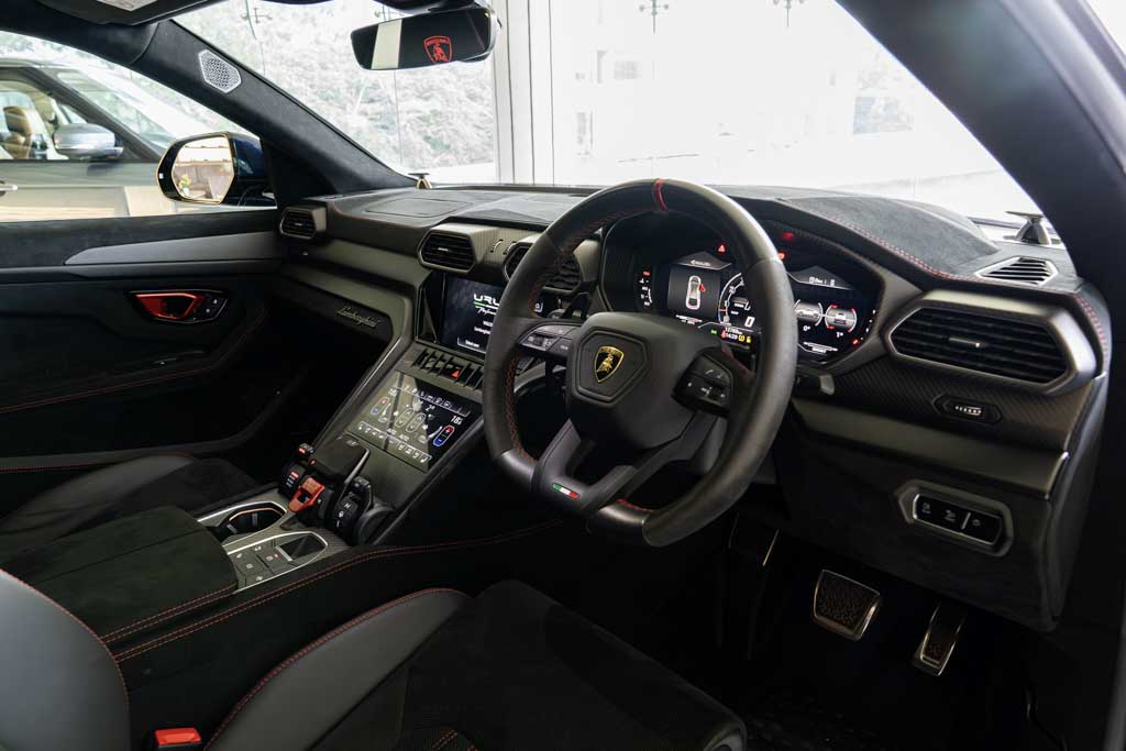 LAMBORGHINI URUS PERFORMANTE