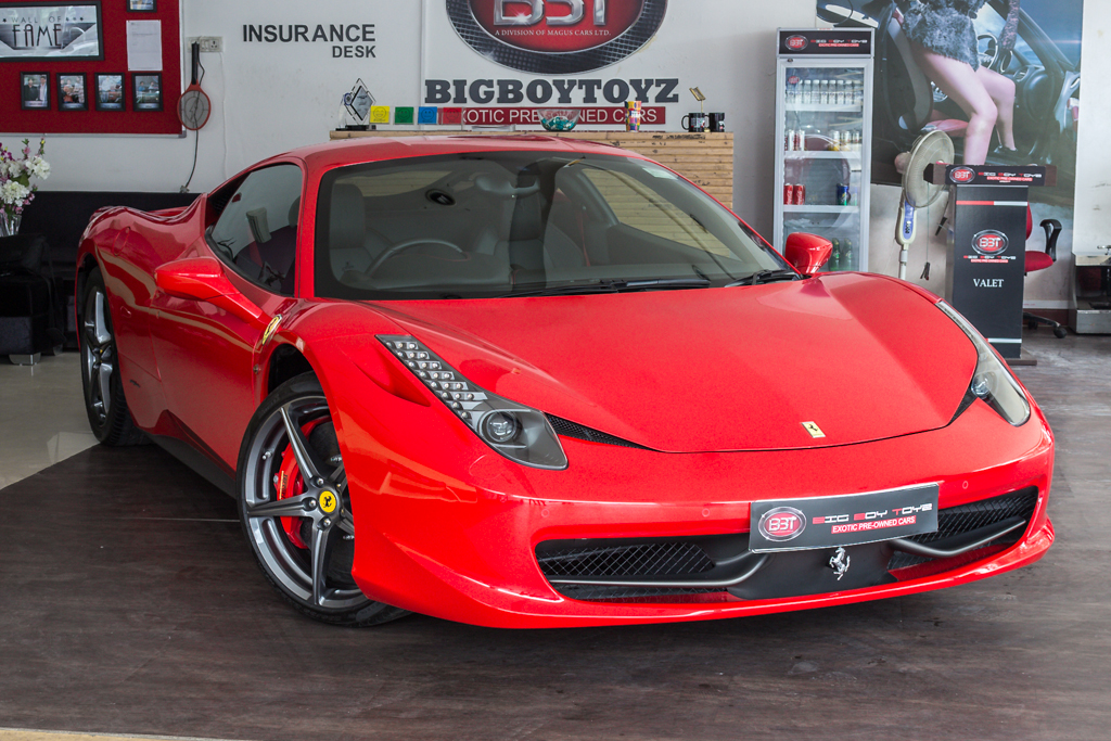 Ferrari 458 Italia Front right side