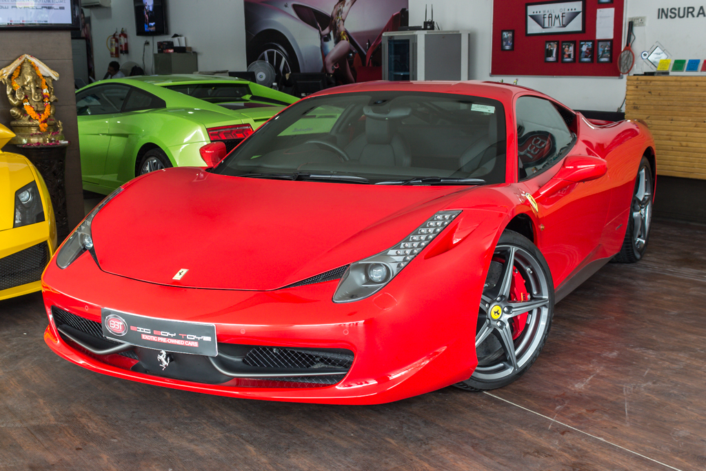 Ferrari 458 Italia Front left side