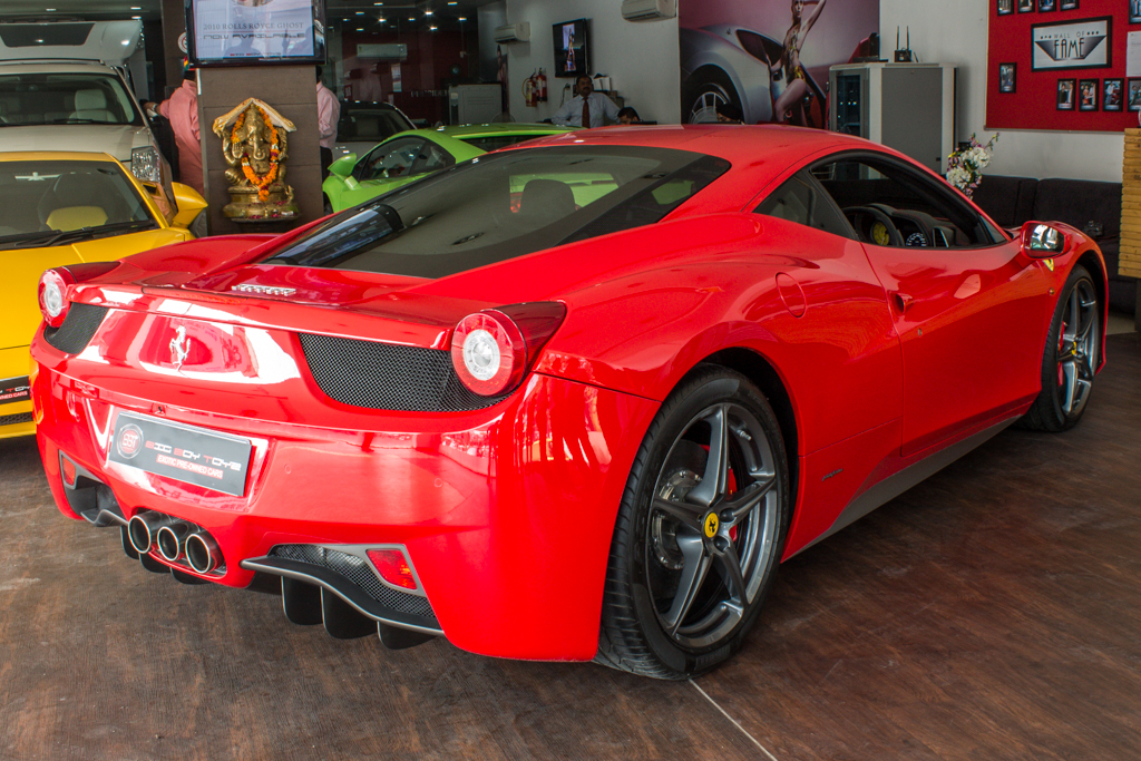 Ferrari 458 Italia Rear right side
