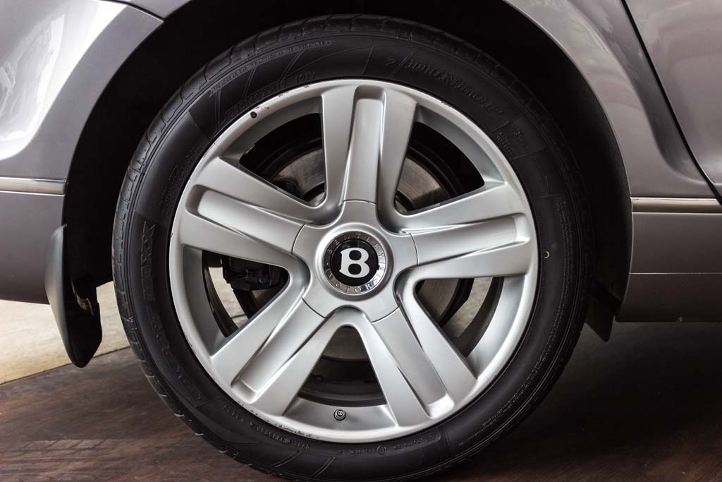 Bentley Continental Flying Spur wheel