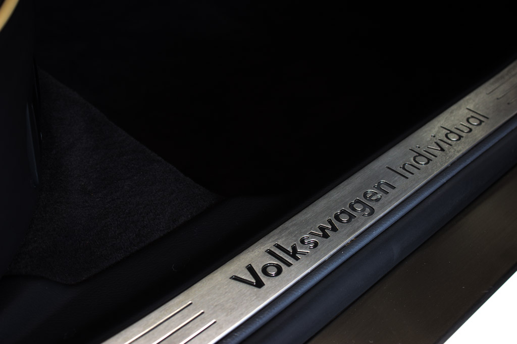 Volkswagen Phaeton Model and badging 2