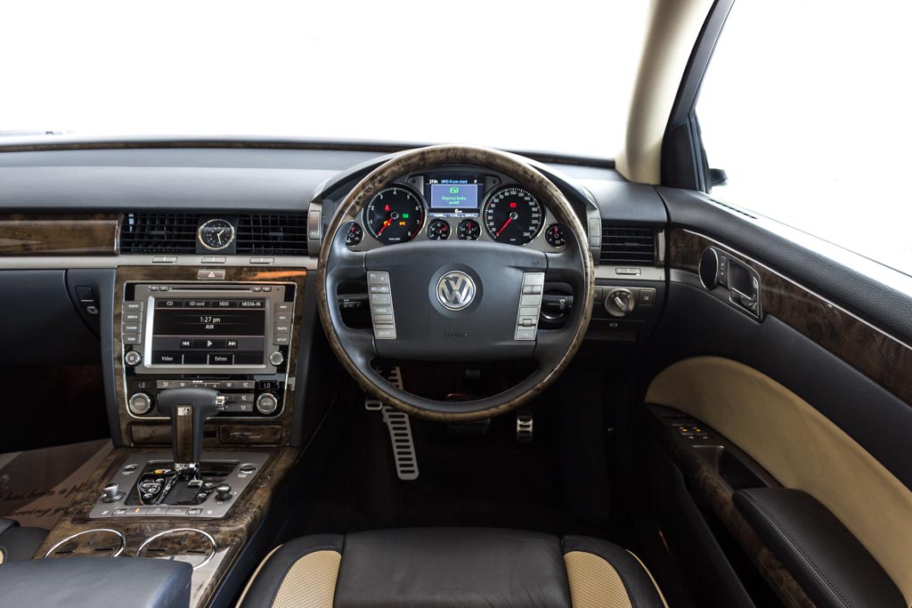Volkswagen Phaeton Steering wheel