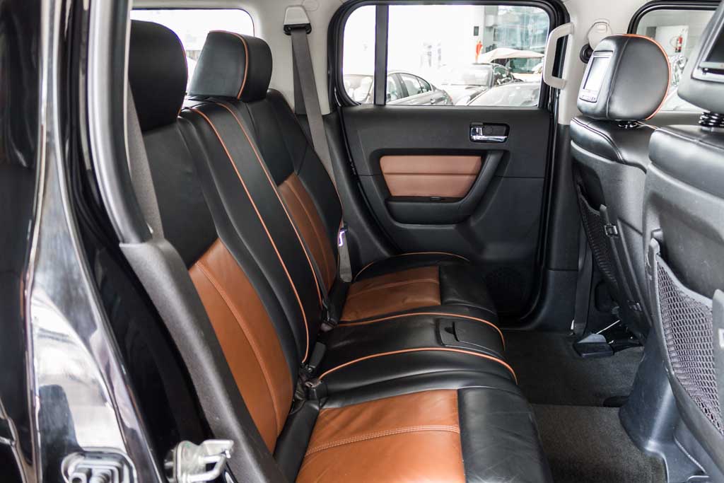 Hummer H3 Rear seats