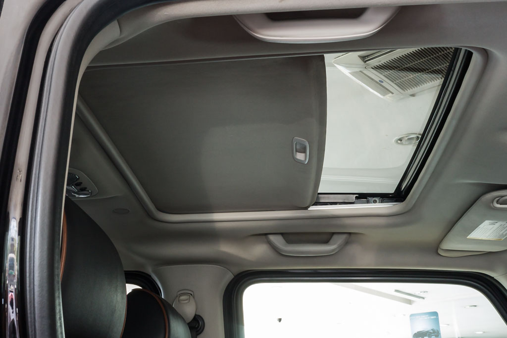 Hummer H3 Sunroof