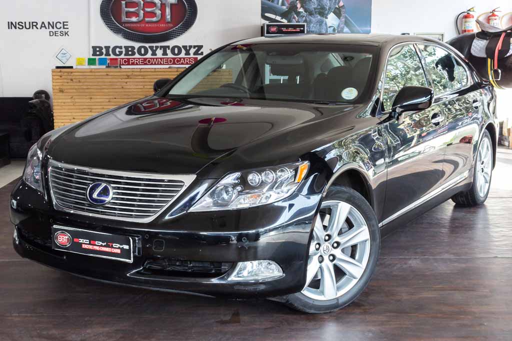 Lexus LS 600h L front left view