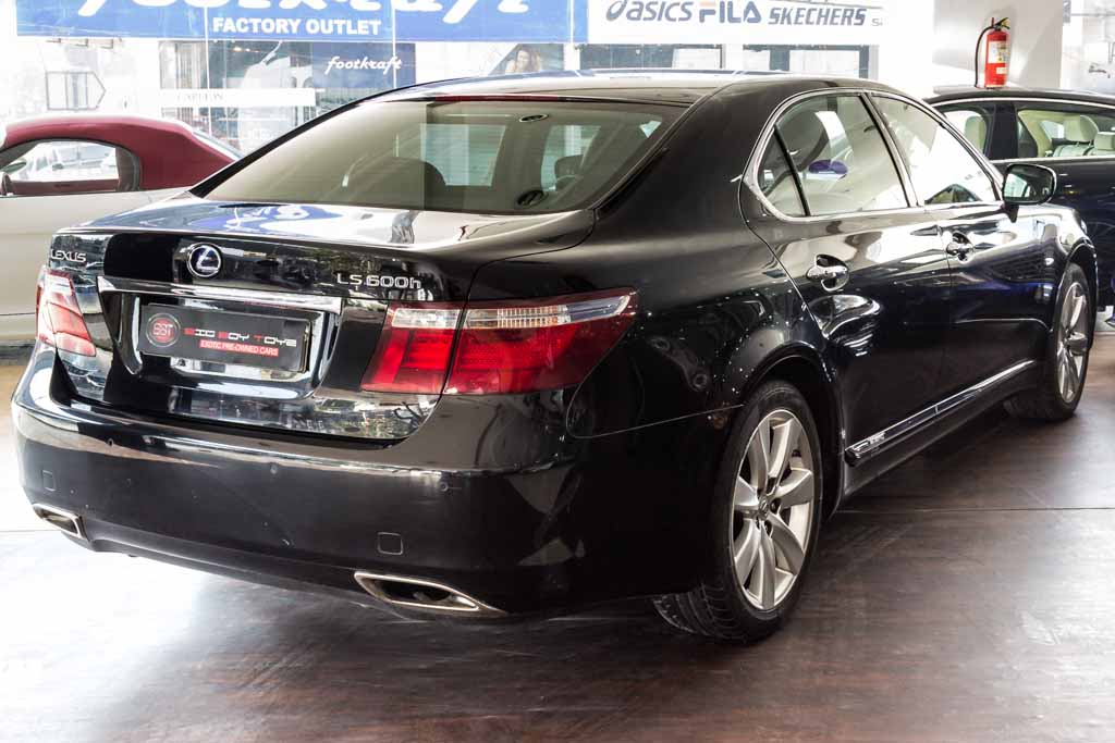 Lexus LS 600h L rear right view