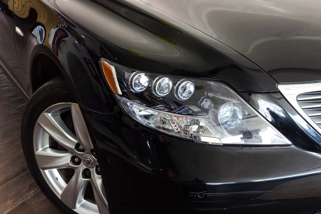 Lexus LS 600h L headlight