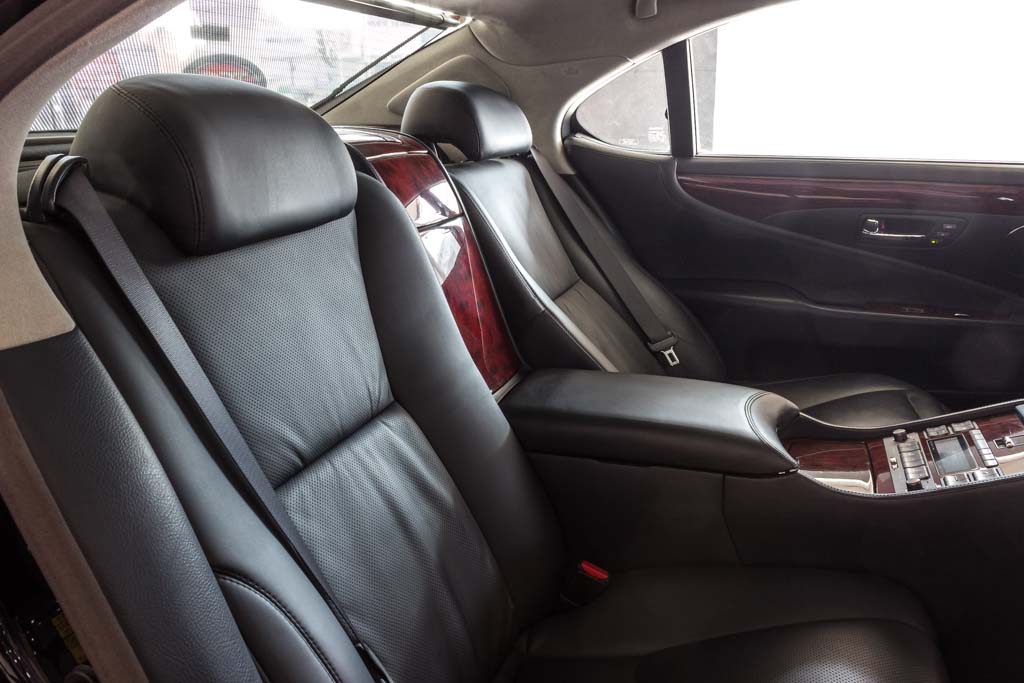 Lexus LS 600h L rear seats