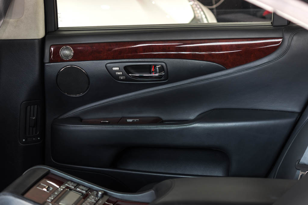 Lexus LS 600h L window adjustment control