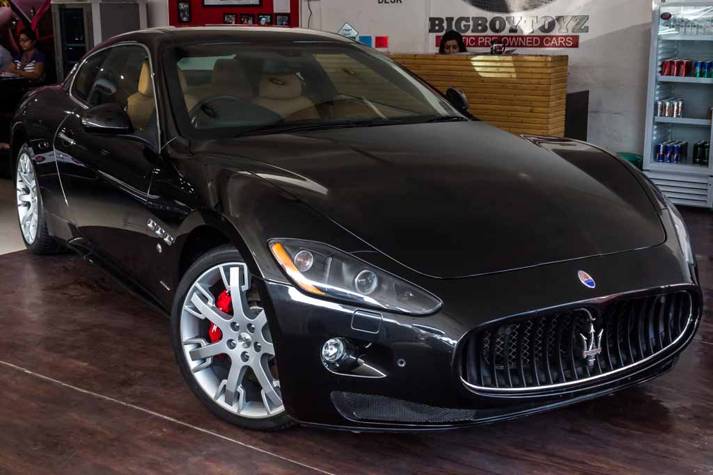 Maserati GranTurismoS front right view