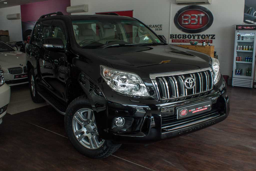 Toyota LandCruiser Prado front right view
