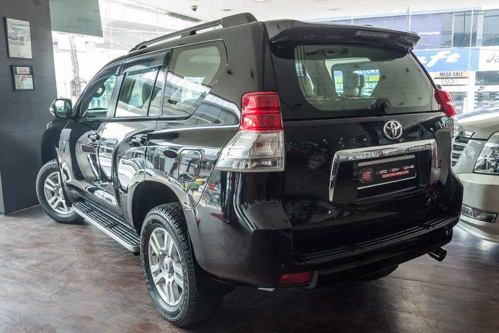 Toyota LandCruiser Prado rear left view