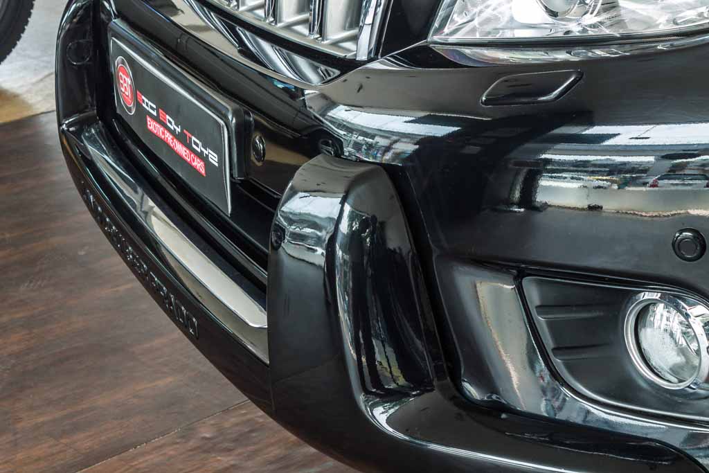 Toyota LandCruiser Prado front view closeup