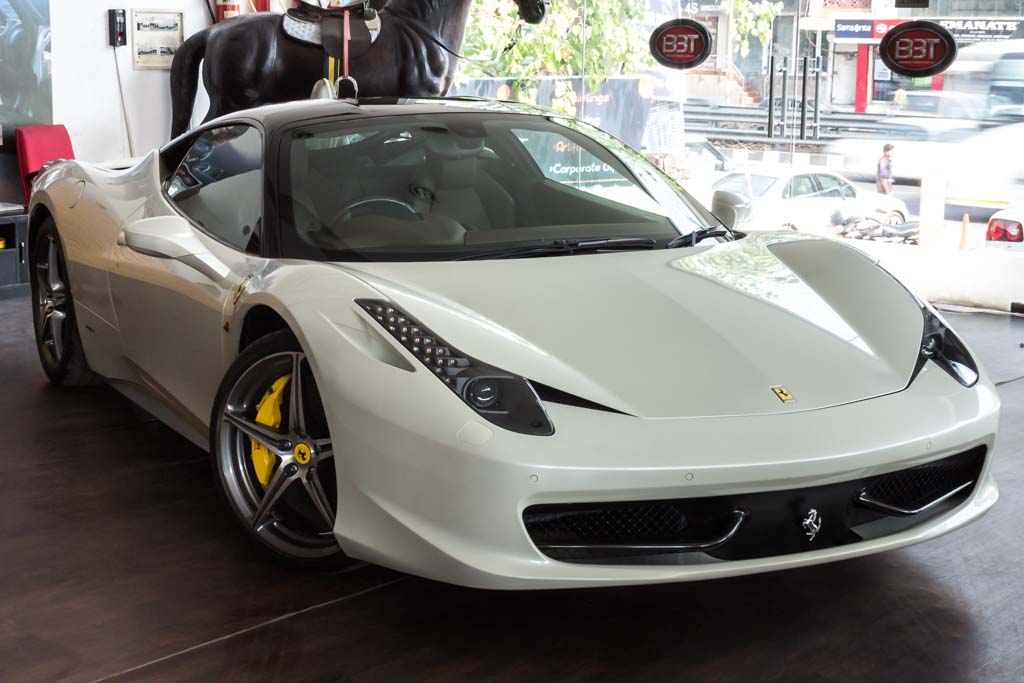Ferrari 458 Italia Front right side