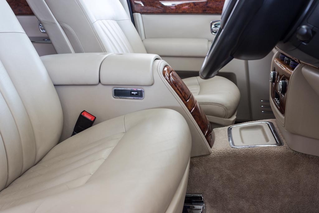 Rolls Royce Phantom armrest1