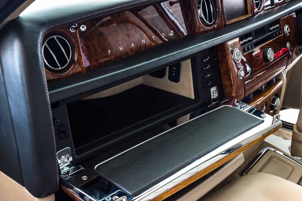 Rolls Royce Phantom dashboard