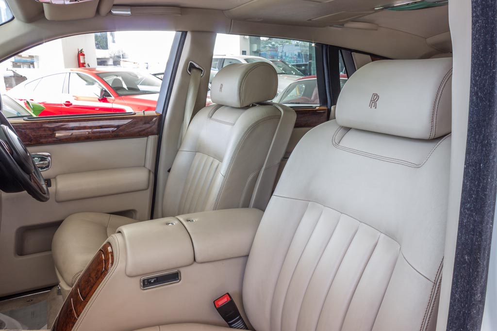 Rolls Royce Phantom front seats