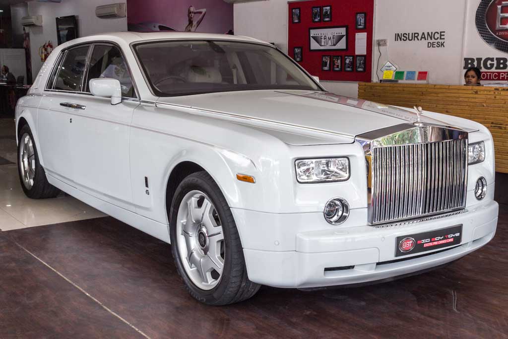 Rolls Royce Phantom front right view