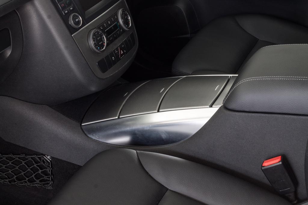 Mercedes-Benz R350 CDI 4Matic gear shifter 1