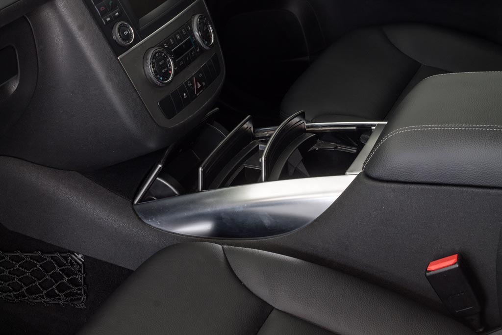 Mercedes-Benz R350 CDI 4Matic gear shifter