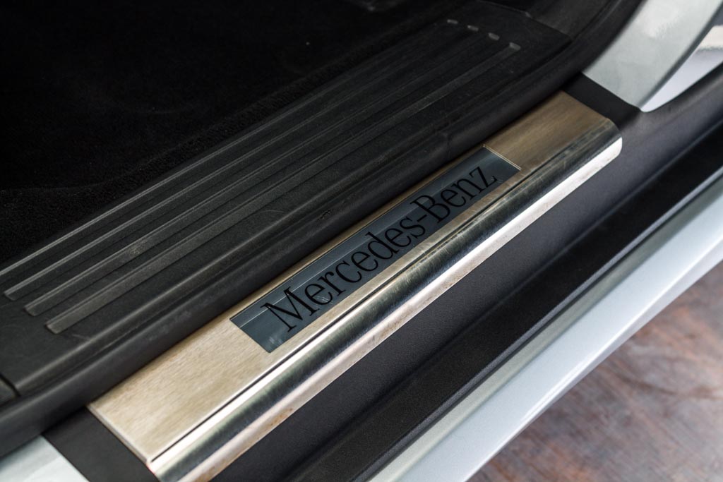 Mercedes-Benz R350 CDI 4Matic model and badging 1