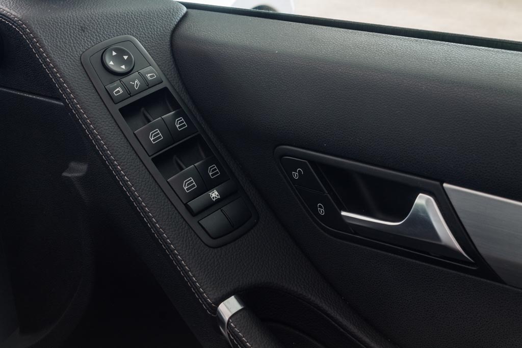 Mercedes-Benz R350 CDI 4Matic window adjustment control