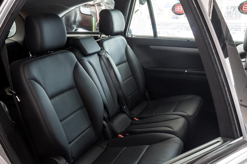 Mercedes-Benz R350 CDI 4Matic rear seats
