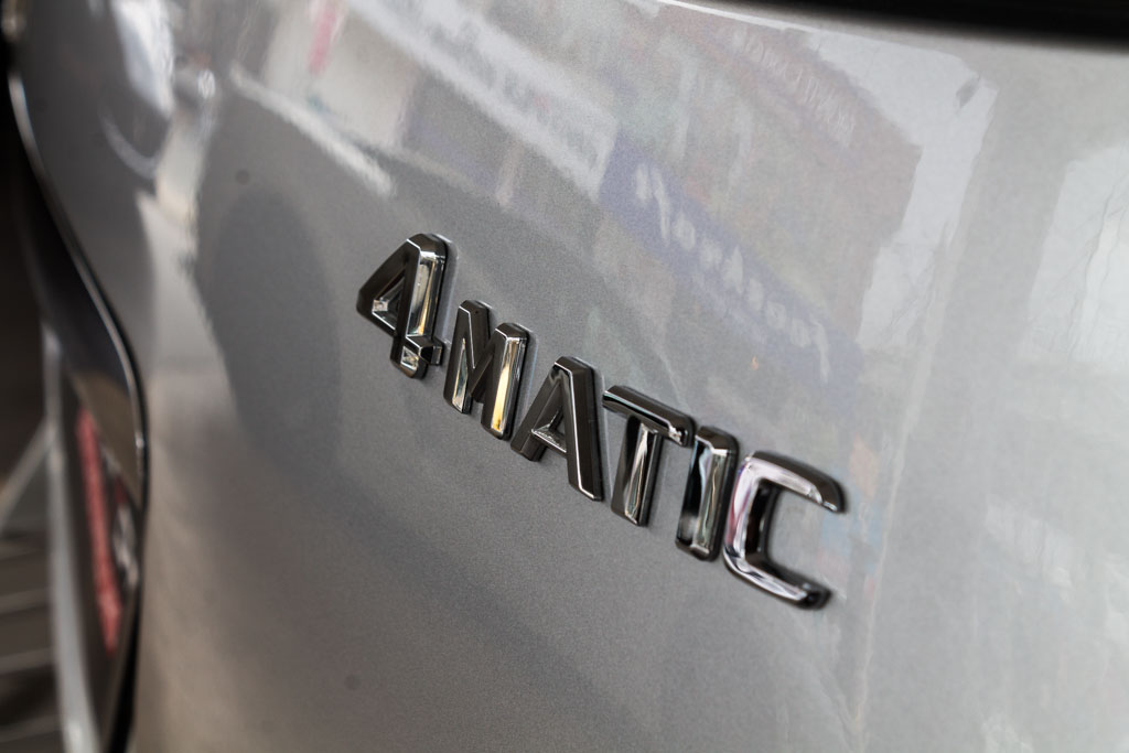 Mercedes-Benz R350 CDI 4Matic model and badging