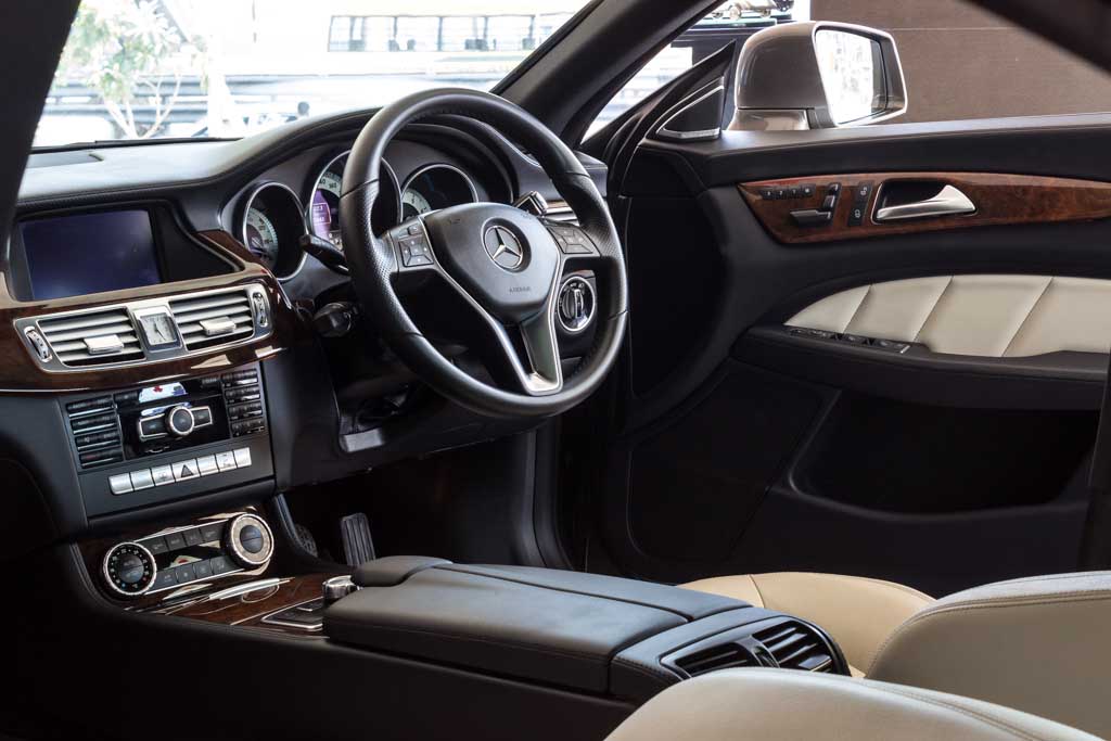 Mercedes-Benz CLS359 back seat