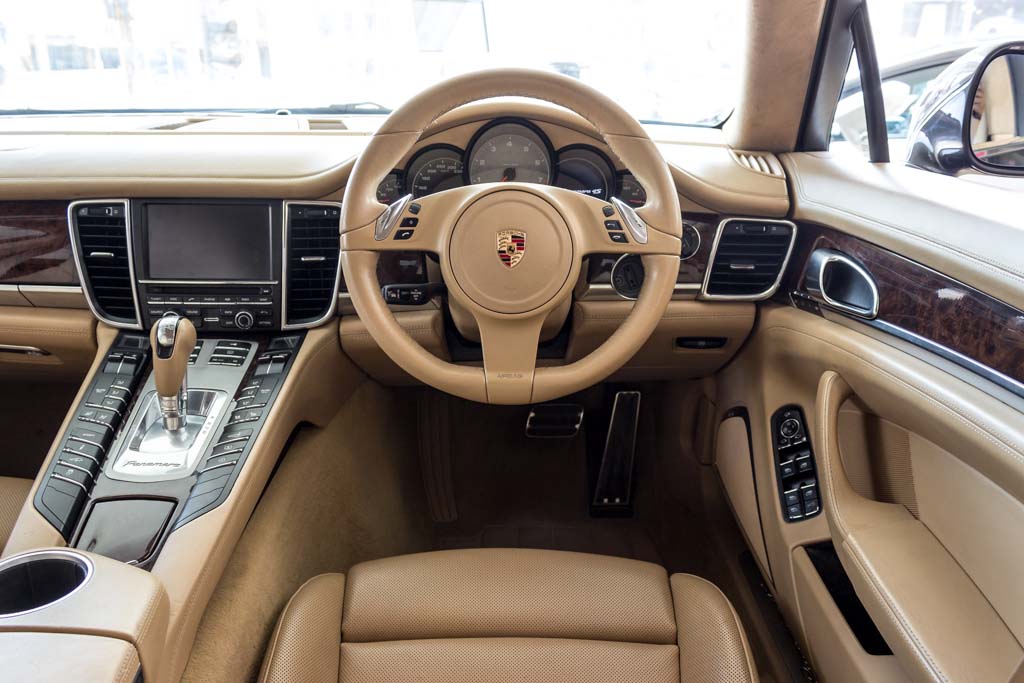 Porsche Panamera 4S interior