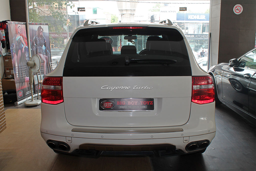 Porsche Cayenne Turbo Rear view