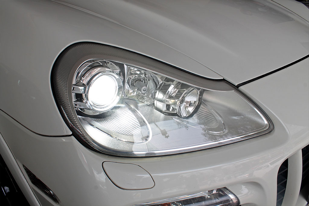 Porsche Cayenne Turbo Headlight