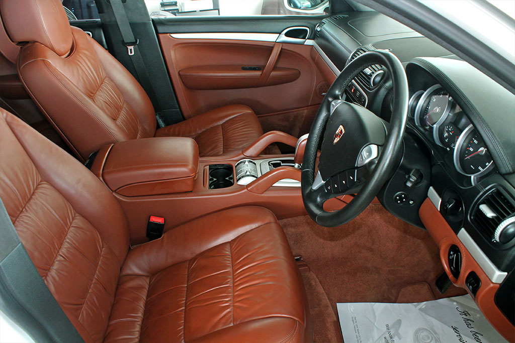 Porsche Cayenne Turbo Dashboard