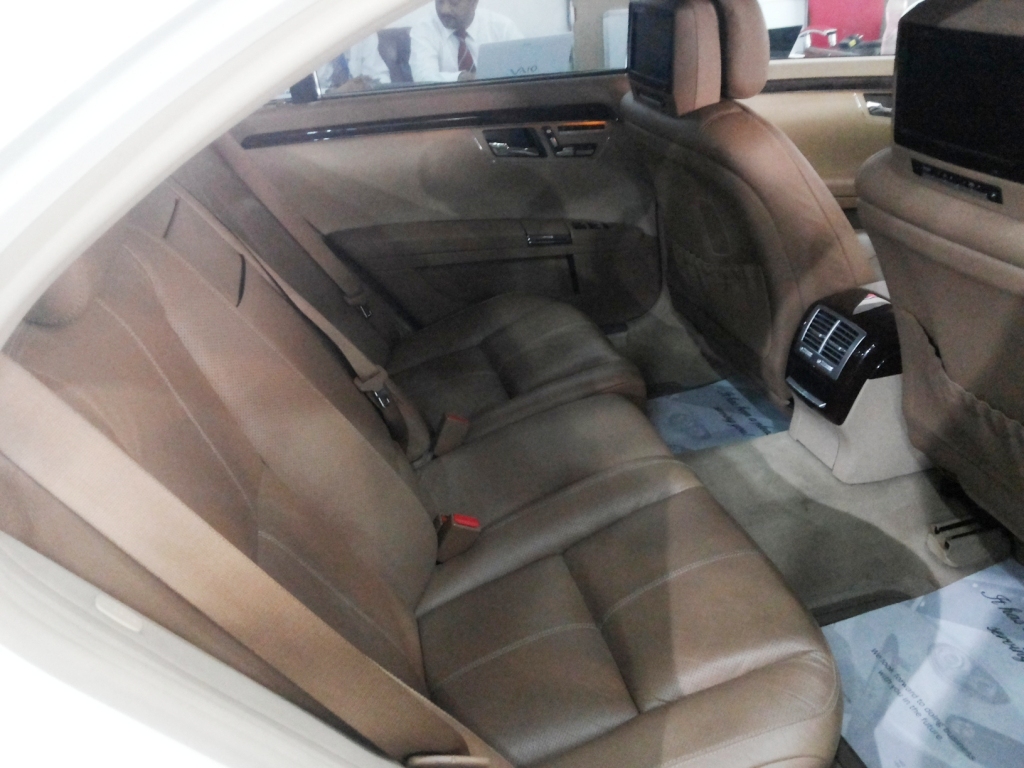 Mercedes-Benz S320 CDI Rear seats