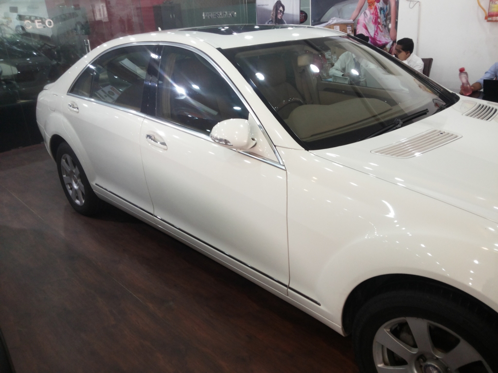 Mercedes-Benz S320 CDI Front right view