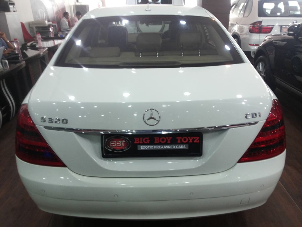Mercedes-Benz S320 CDI Rear view