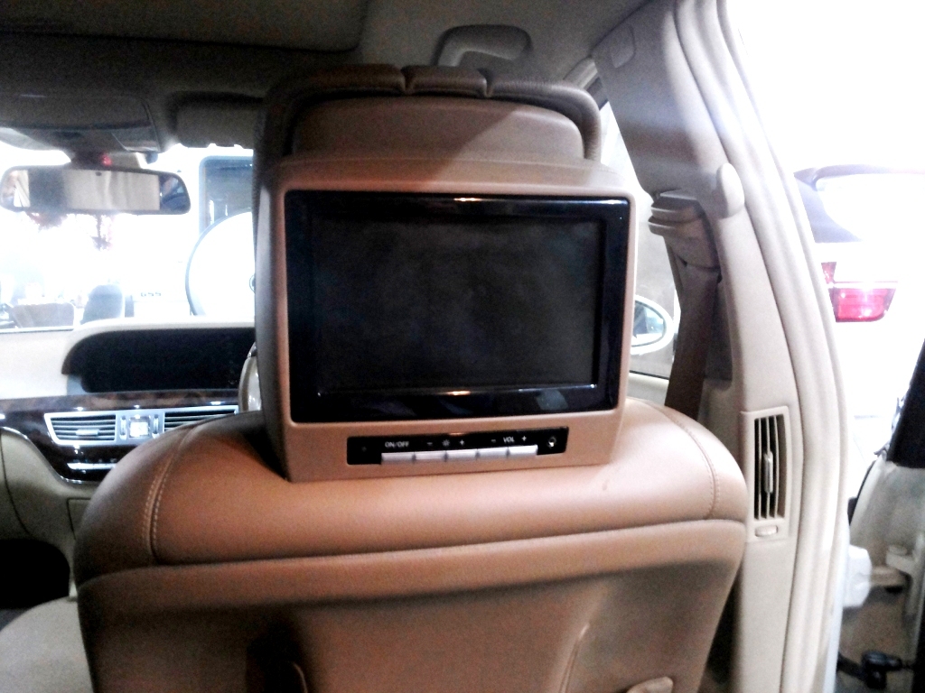 Mercedes-Benz S320 CDI infotainment system 1