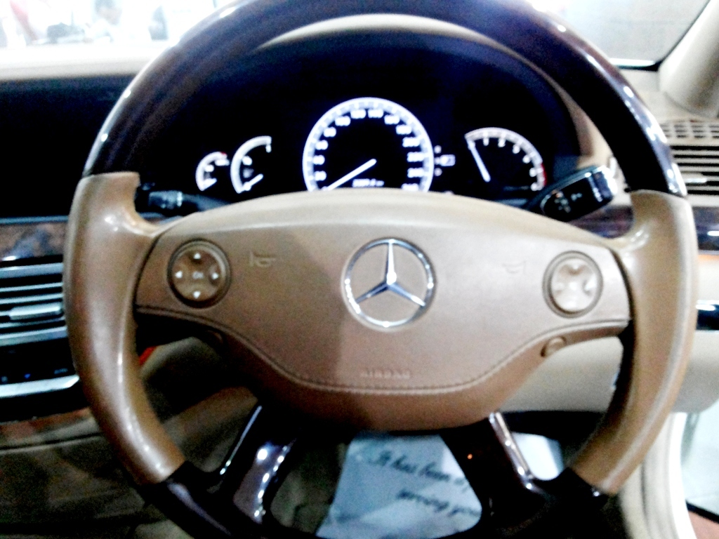 Mercedes-Benz S320 CDI Steering wheel
