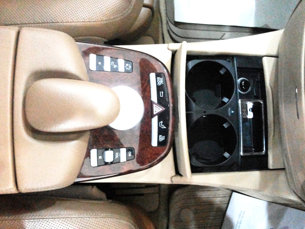 Mercedes-Benz S320 CDI Cup holder