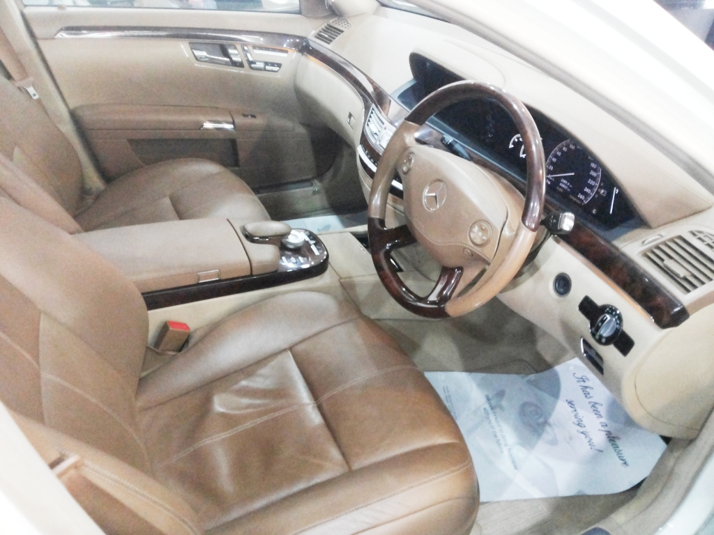 Mercedes-Benz S320 CDI Dashboard